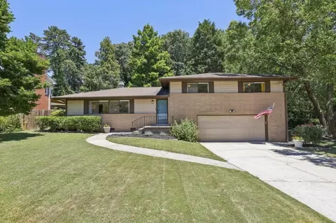 689 Huntington Pl SE, Marietta, GA 30067