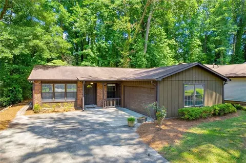 935 Hemingway Rd, Stone Mountain, GA 30088