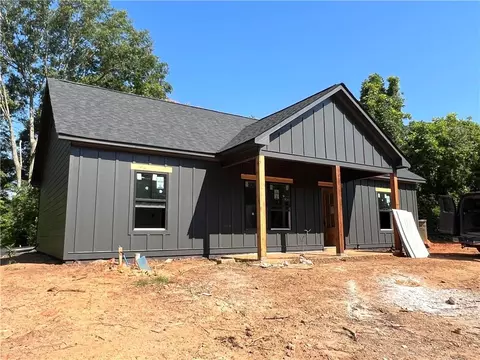 319 Bledsoe St, Carrollton, GA 30117