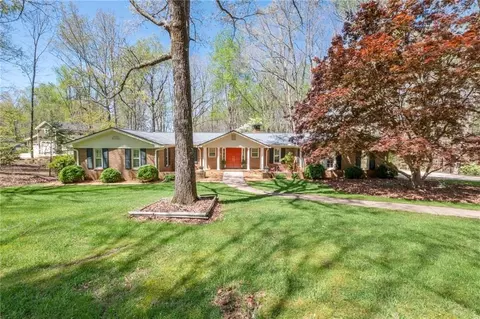 7712 Barkers Bend Dr, Murrayville, GA 30564