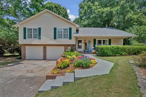 11 Greystone Ln NW, Cartersville, GA 30121