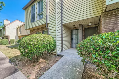 3233 Strawberry Ln, Decatur, GA 30034