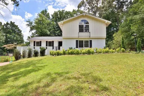 4273 Executive Dr, Stone Mountain, GA 30083