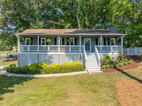 215 Castleair Dr NE, Kennesaw, GA 30144