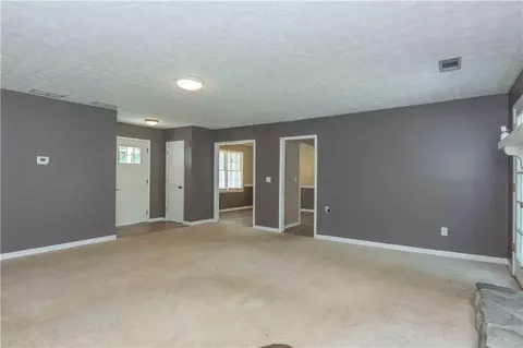 2071 Hutton Dr, Grayson, GA 30017 photo 6