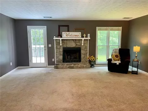 2071 Hutton Dr, Grayson, GA 30017 photo 4