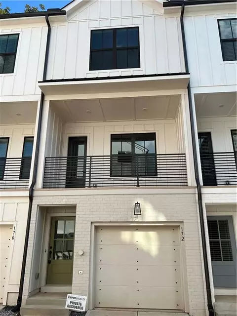 172 Chestnut Cir, Atlanta, GA 30342