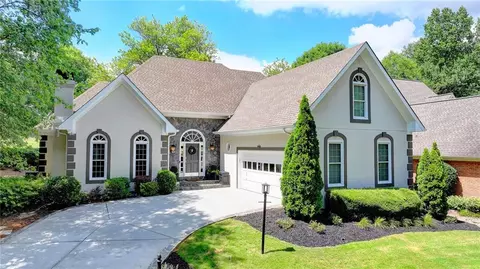 2560 Club Springs Dr, Roswell, GA 30076