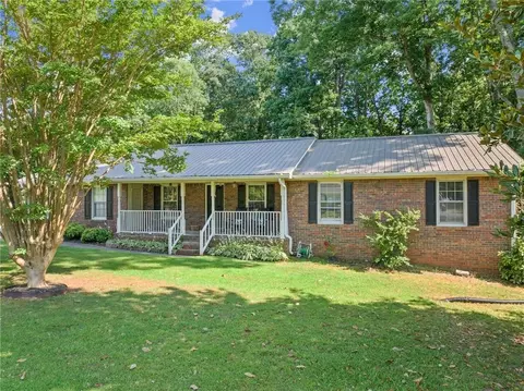 4203 Walnut Cir, Flowery Branch, GA 30542