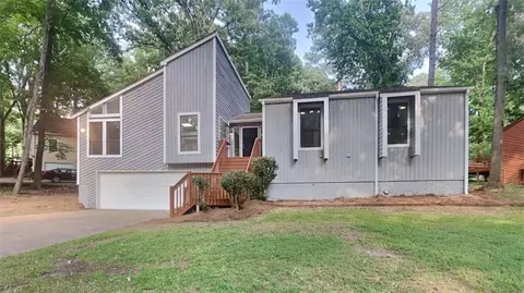 650 Lost Creek Cir, Stone Mountain, GA 30088