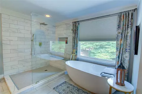 Bath - 705 Hampton Trace Ln, Milton, GA 30004 photo 6 of 10