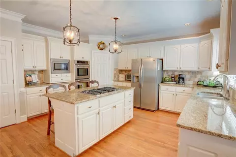 Kitchen - 705 Hampton Trace Ln, Milton, GA 30004 photo 3 of 5
