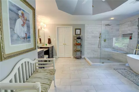 Bath - 705 Hampton Trace Ln, Milton, GA 30004 photo 4 of 10