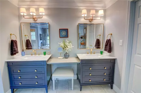 Bath - 705 Hampton Trace Ln, Milton, GA 30004 photo 7 of 10