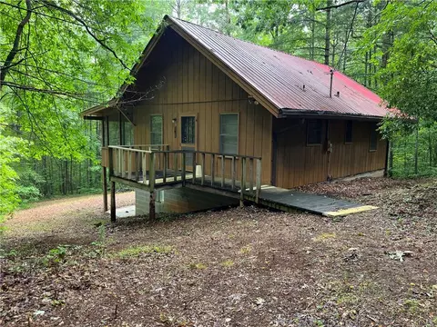 125 Derby Ln, Cleveland, GA 30528