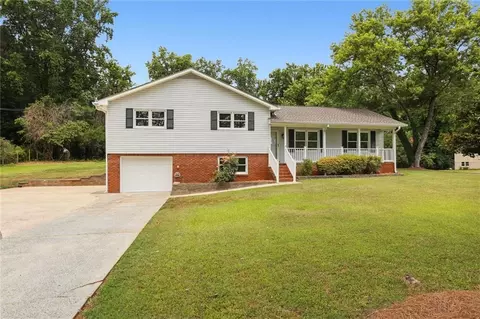 2002 Skyhawk Ln, Acworth, GA 30102