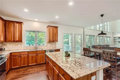 545 River Mist Dr, Suwanee, GA 30024 photo 5