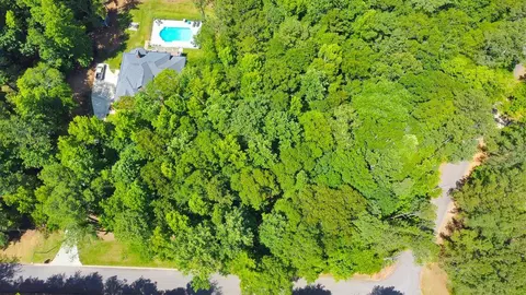 303 Canterbury Dr, Lagrange, GA 30241 photo 2