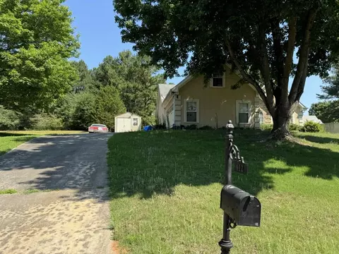 412 Shadow Oak Dr, Conyers, GA 30094