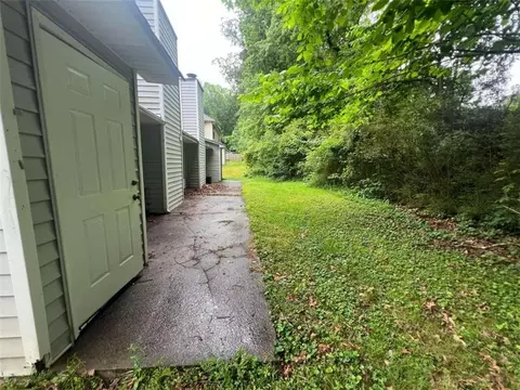 4399 Coopers Creek Dr, Smyrna, GA 30082