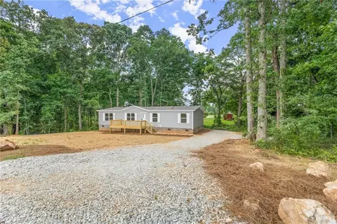 78 Honeysuckle Dr, Commerce, GA 30529 photo 3