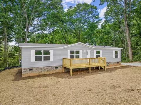 78 Honeysuckle Dr, Commerce, GA 30529 photo 2