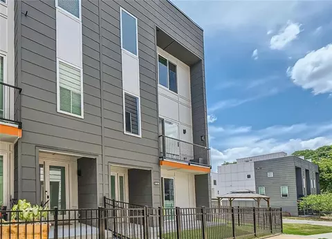 1629 Tf Scully Dr, Atlanta, GA 30317