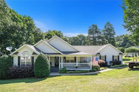 105 Slippery Rock Rd, Mount Airy, GA 30563