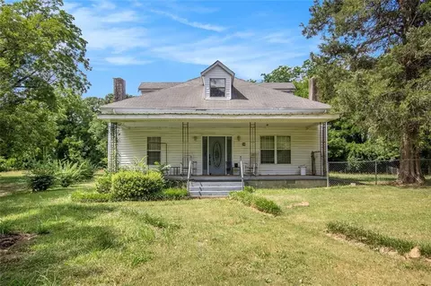 34 Parham St, Warm Springs, GA 31830