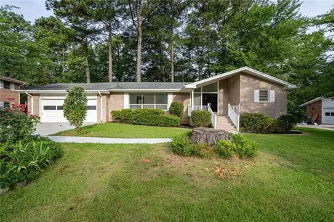 6801 Victoria Dr, Morrow, GA 30260