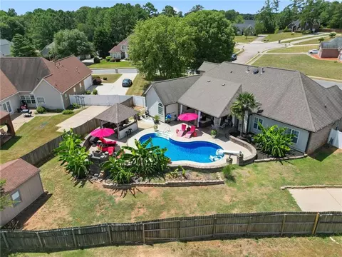 324 Glouchester Dr, Locust Grove, GA 30248