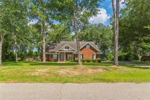 330 River Oaks Dr, Bainbridge, GA 39817