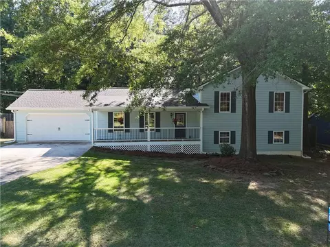 313 Clover Dr, Auburn, GA 30011