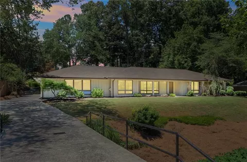 1175 Oakhaven Dr, Roswell, GA 30075