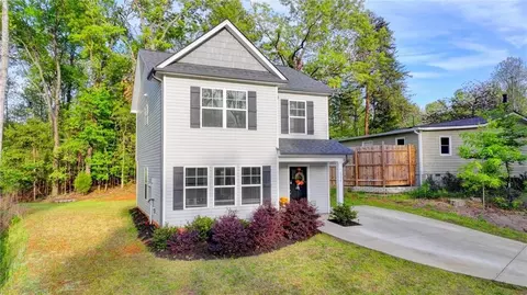 8975 Lark Ter, Gainesville, GA 30506