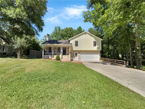 3323 Old Oaks Rd, Buford, GA 30519