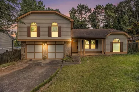 5430 Nathan Dr NW, Lilburn, GA 30047