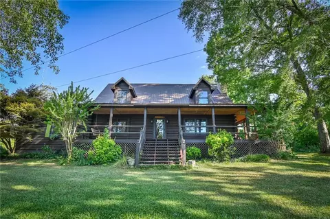 1328 Community Dr, Union Point, GA 30669