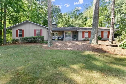 355 Barkshire Ln, Roswell, GA 30076