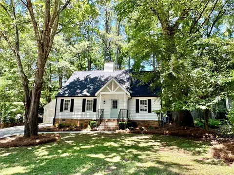 225 Trailmore Ct, Roswell, GA 30076