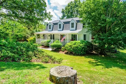 1135 Springway Dr, Gainesville, GA 30501