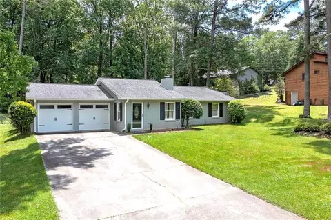 210 Victoria Dr, Ellenwood, GA 30294