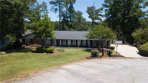 2370 Crestknoll Cir, Decatur, GA 30032