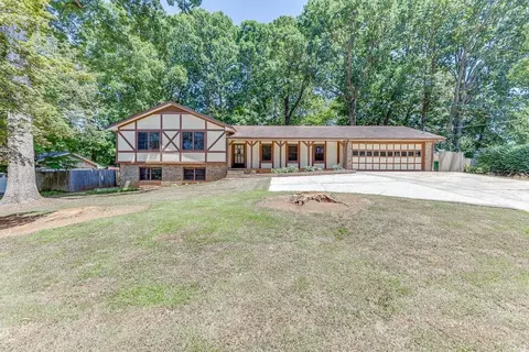 768 Rollingwood Dr, Stone Mountain, GA 30087
