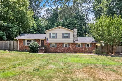 31 Hunting Creek Dr, Marietta, GA 30068