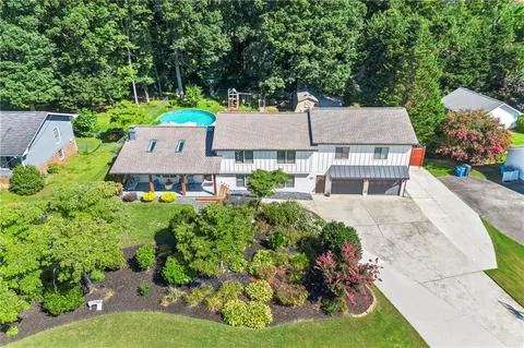 2907 Pebble Ln, Snellville, GA 30078