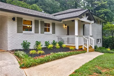 2000 Hollidon Rd, Decatur, GA 30033