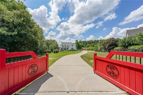 148 Red Gate Lakes Dr, Canton, GA 30115