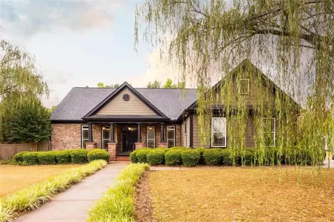 1011 Greenwood Cir, Madison, GA 30650