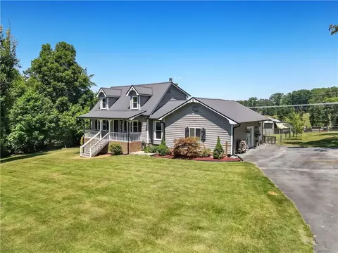 304 Oaks Dr SE, Calhoun, GA 30701